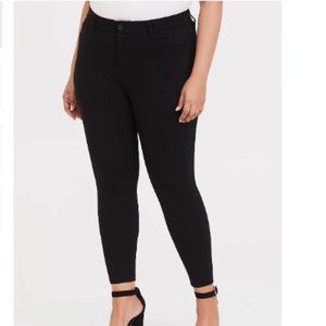 TORRID 22 BOMBSHELL SKINNY PREMIUM PONTE PANT